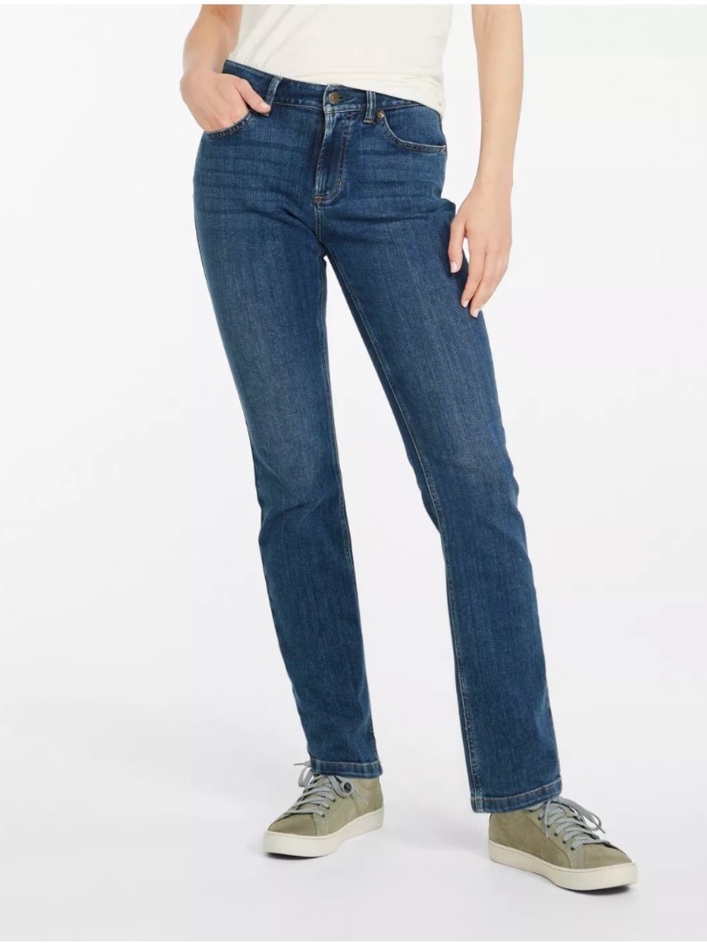 L.L. Bean Women's Straight-Leg Jeans in Deep Blue Denim M/T